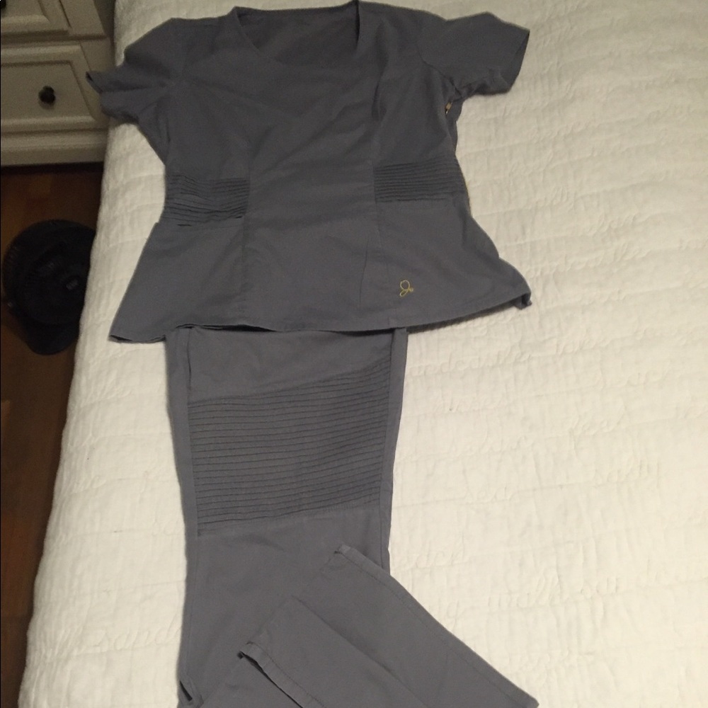 JAANUU gray size M scrub set